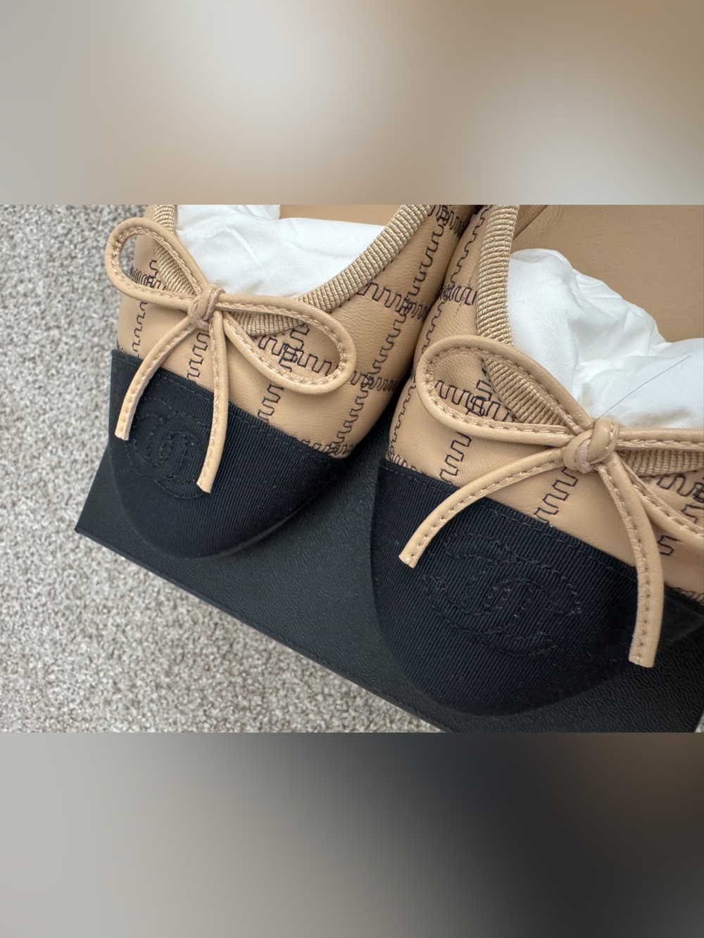 CHANEL Beige and Black Quilted Cap-Toe Leather Ballet Flats Sz 40 - Picture 3 of 16